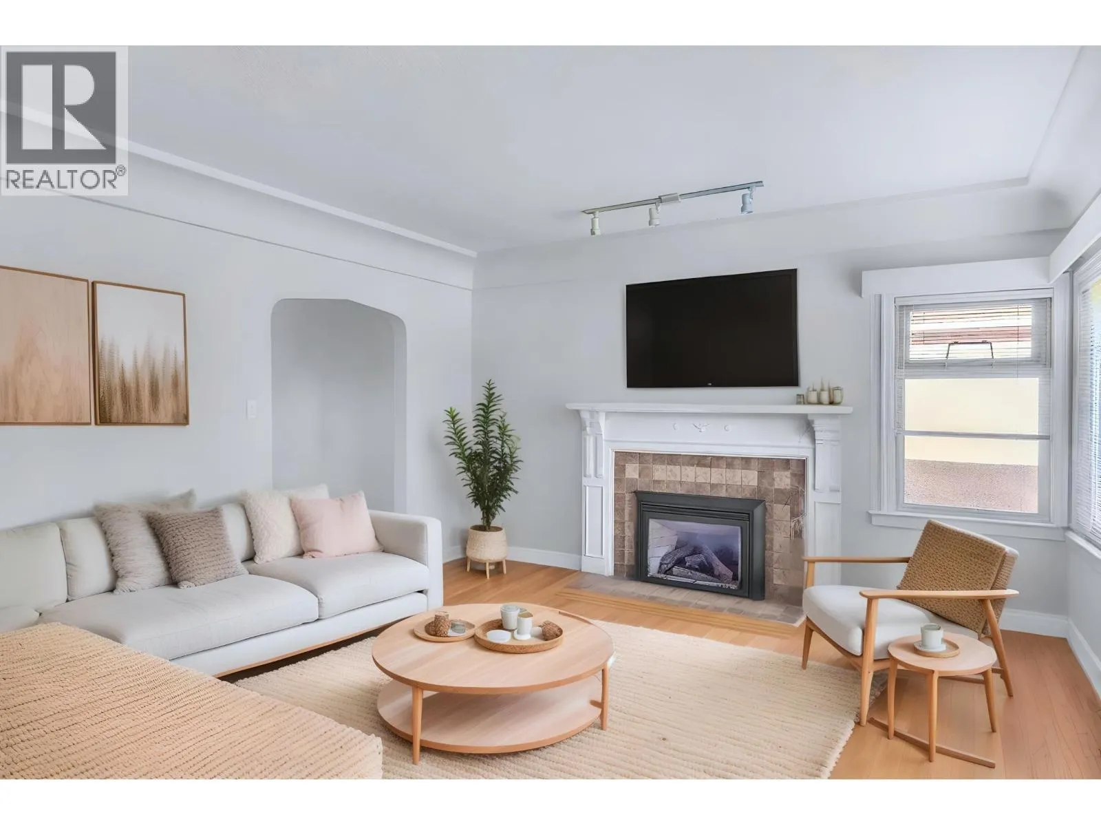 275 W KING EDWARD AVENUE