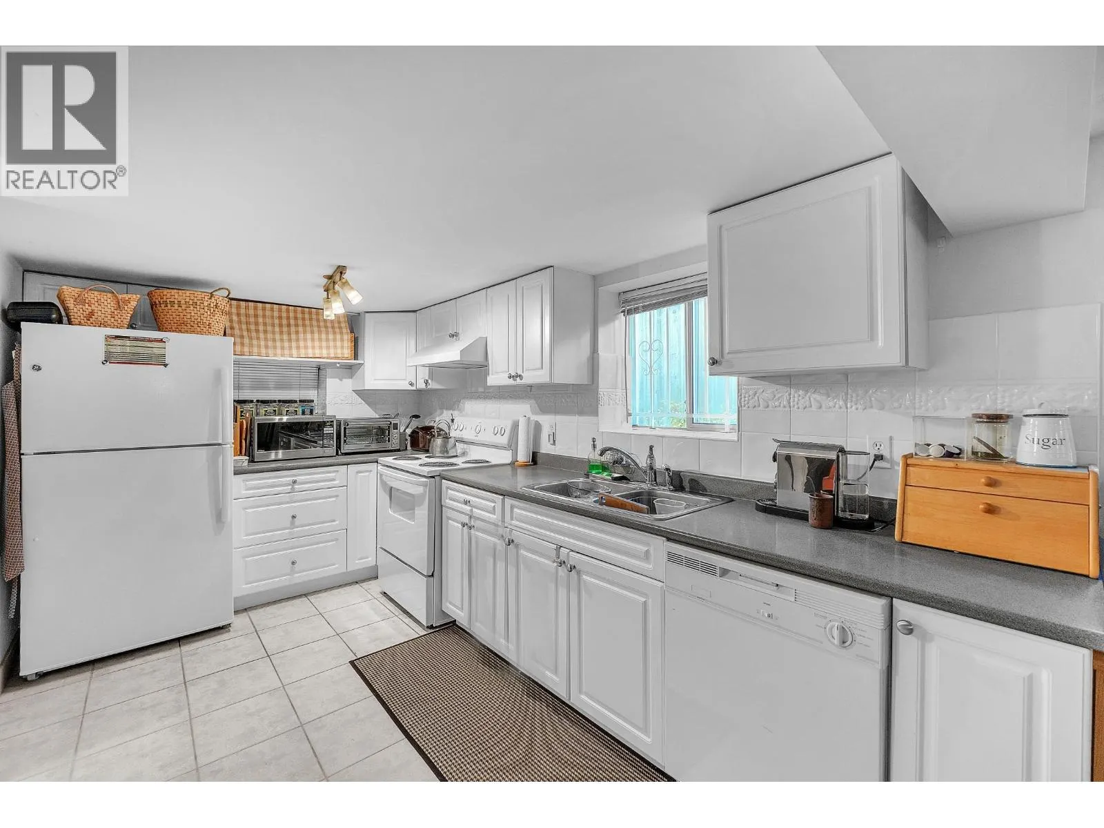 275 W KING EDWARD AVENUE