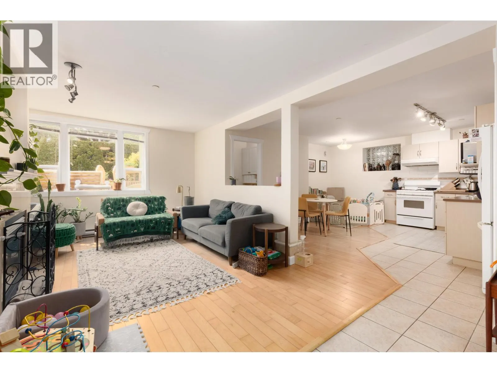 151 W 14TH AVENUE