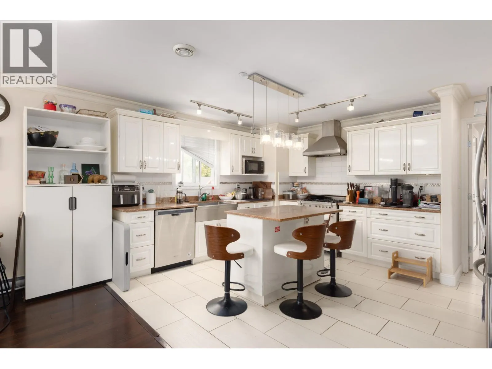 151 W 14TH AVENUE