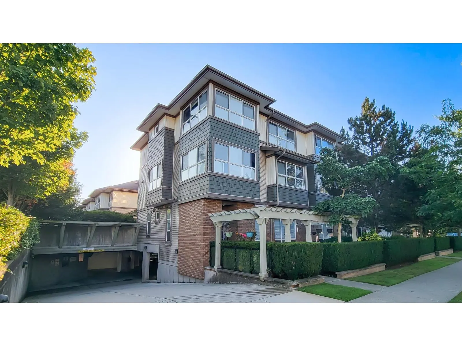 47 15353 100 AVENUE