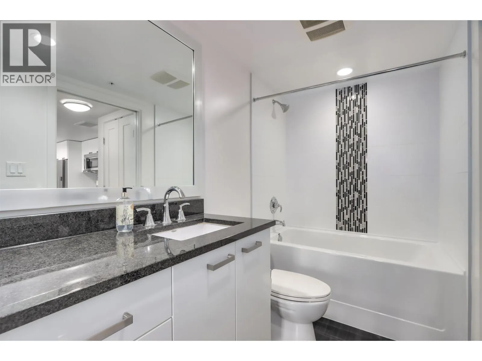 768 2080 W BROADWAY