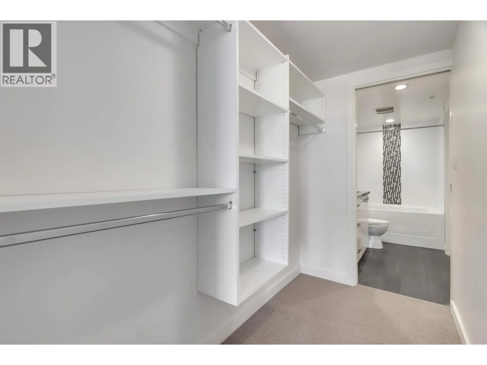 768 2080 W BROADWAY