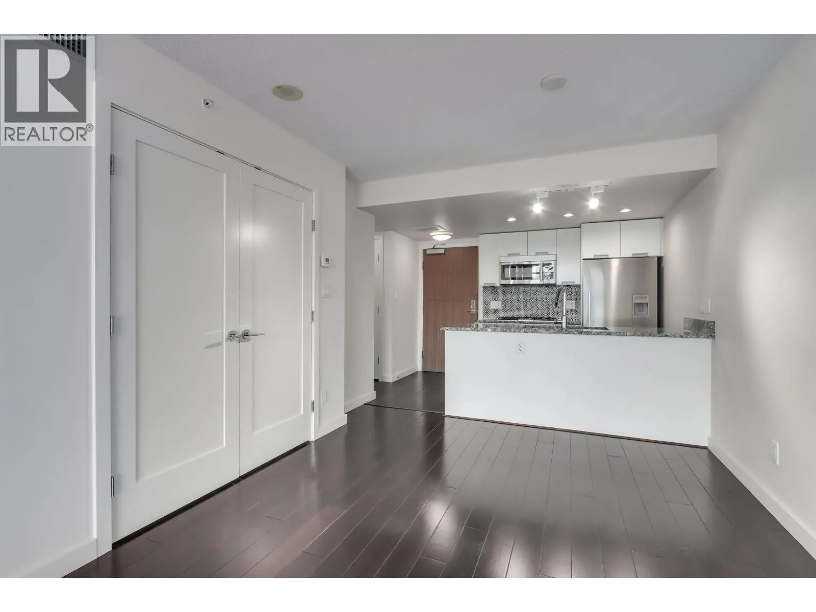 768 2080 W BROADWAY