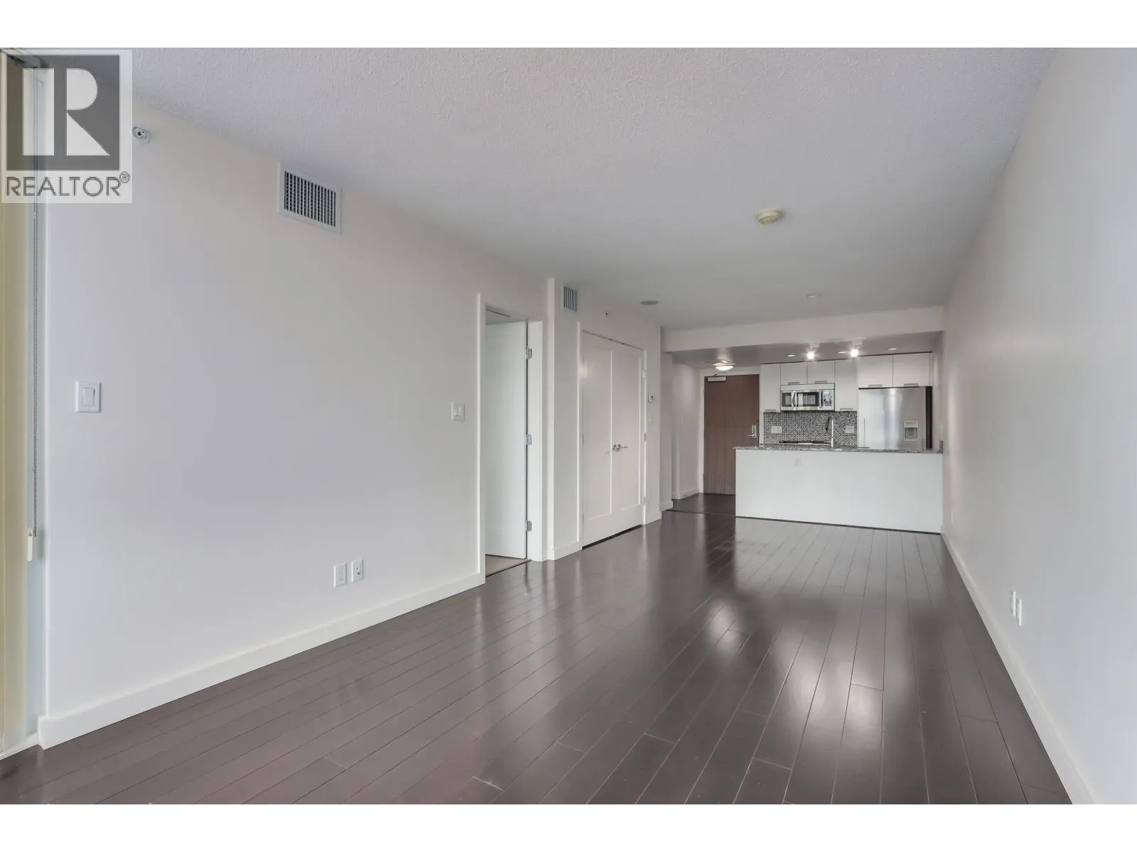 768 2080 W BROADWAY