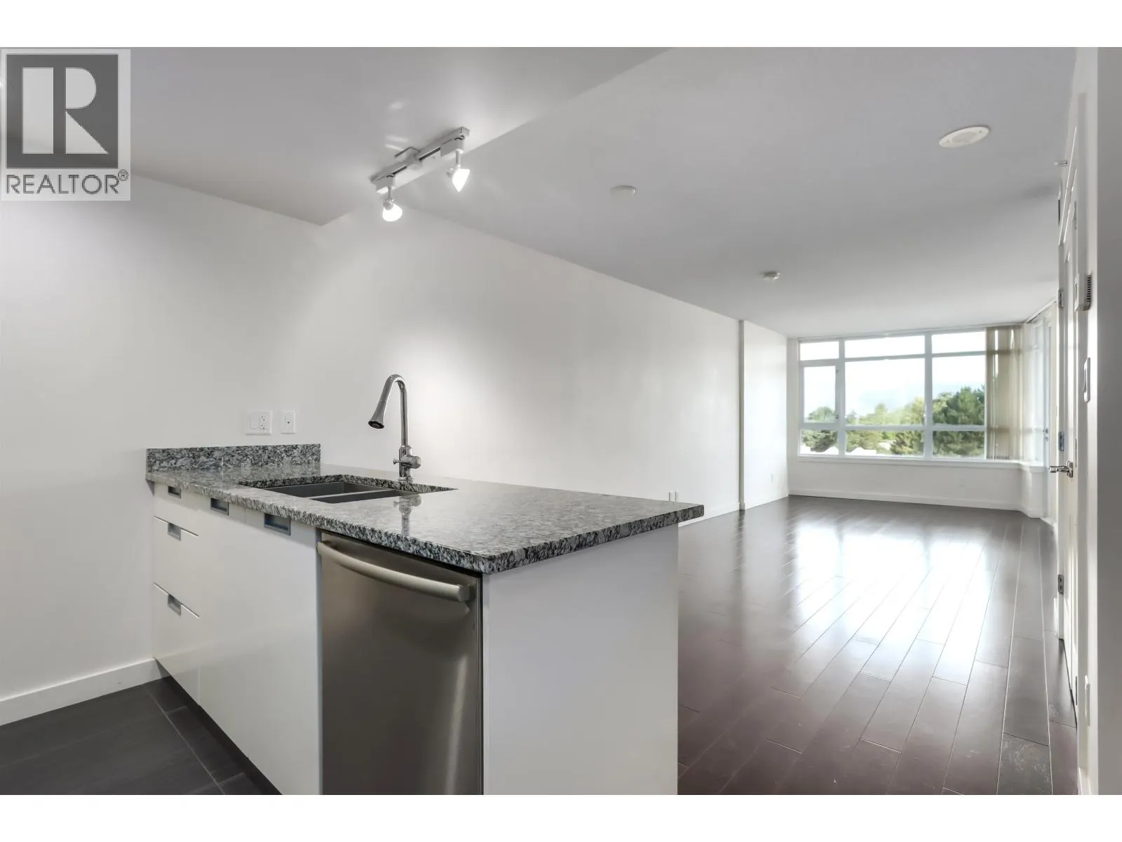 768 2080 W BROADWAY