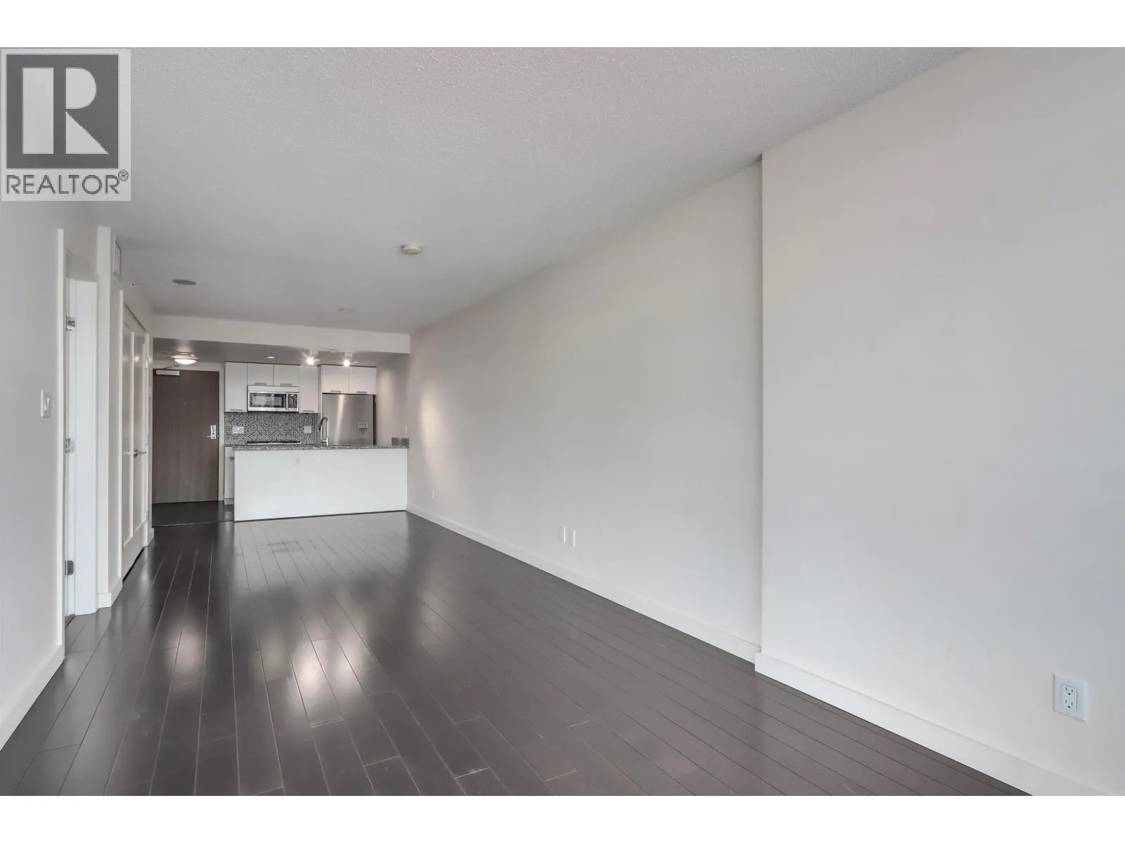768 2080 W BROADWAY