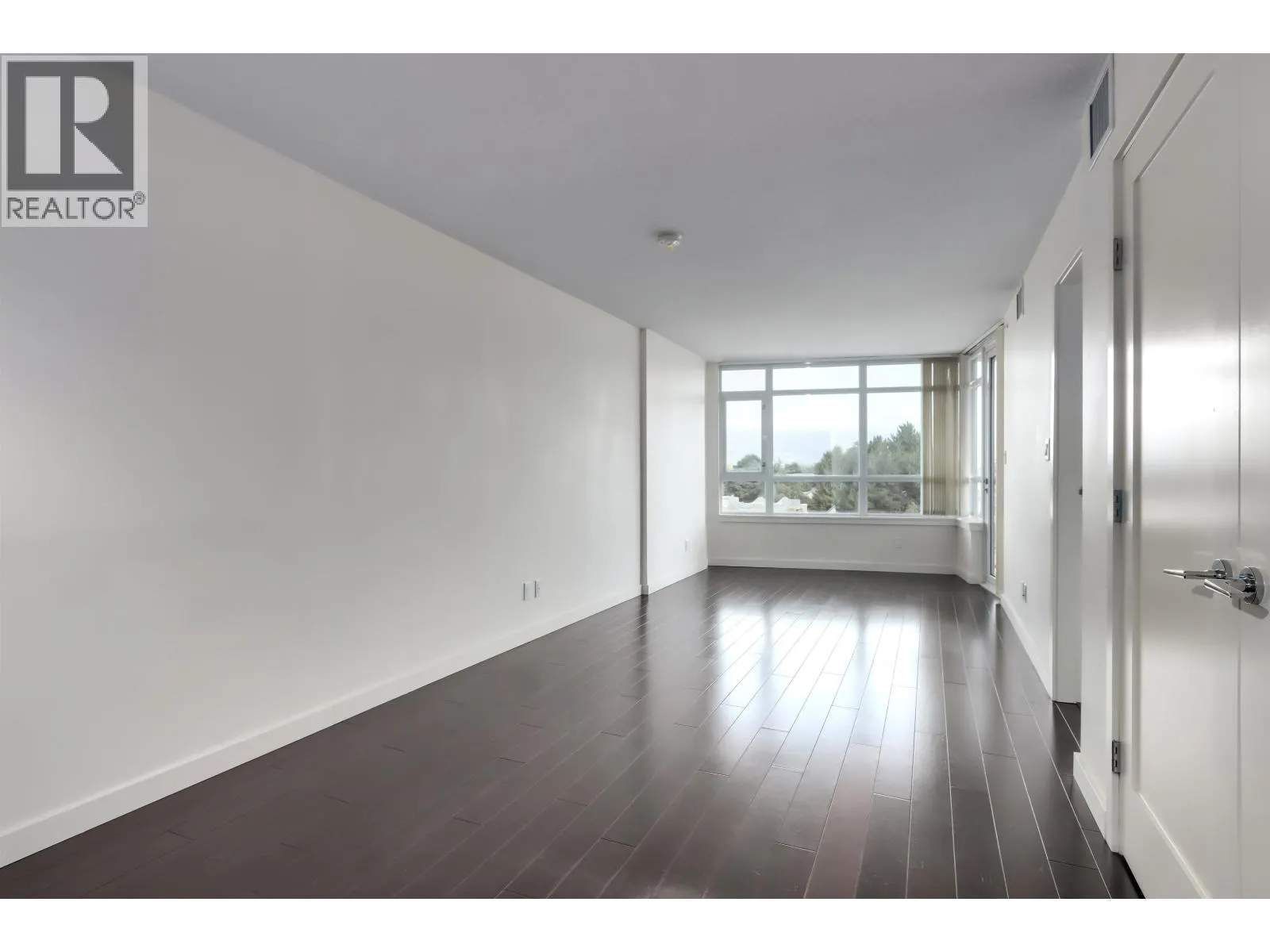 768 2080 W BROADWAY
