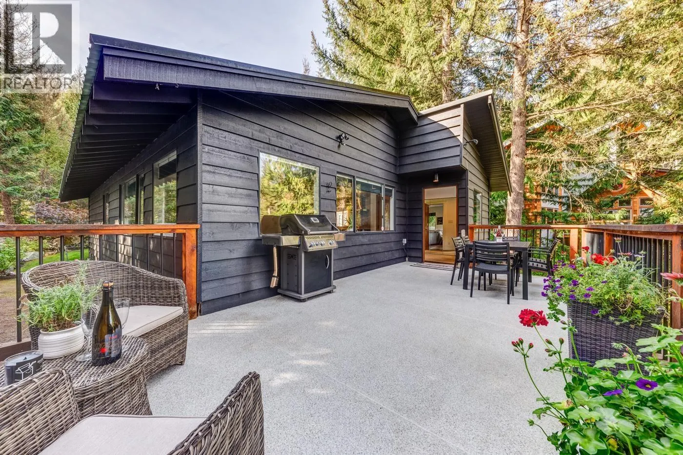 8216 VALLEY DRIVE