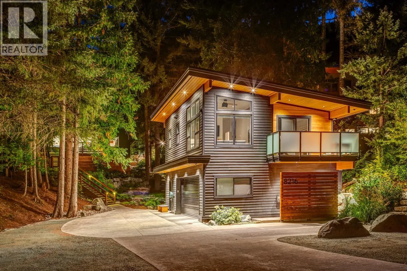 8216 VALLEY DRIVE