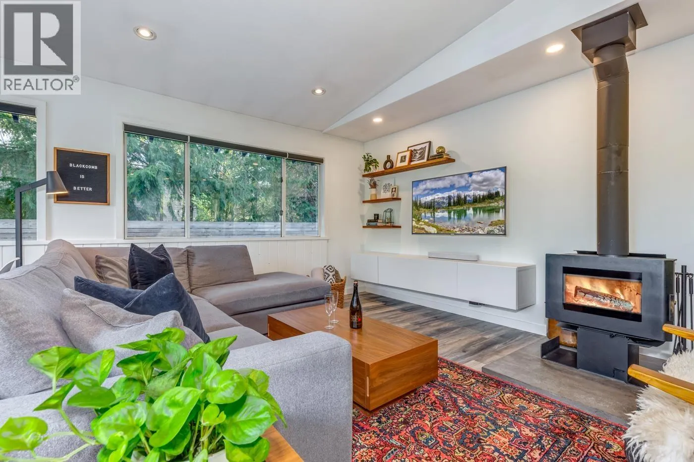 8216 VALLEY DRIVE