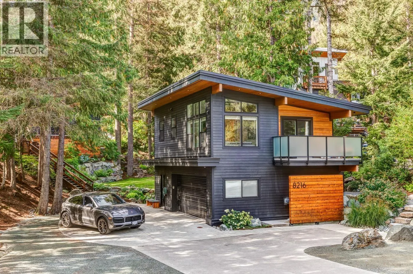 8216 VALLEY DRIVE