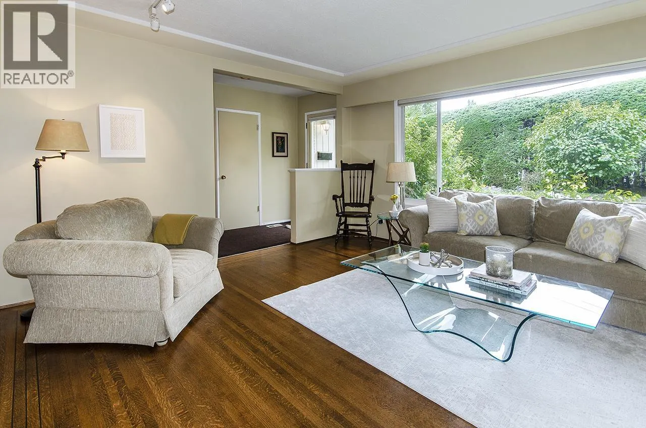 19 GLENMORE DRIVE