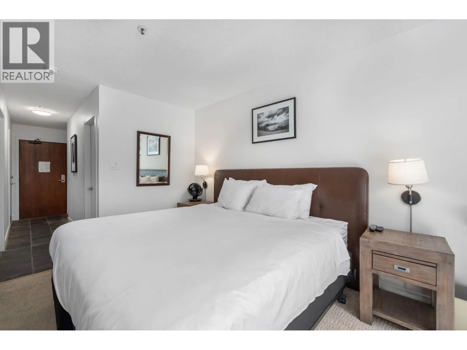 218/219 4573 CHATEAU BOULEVARD