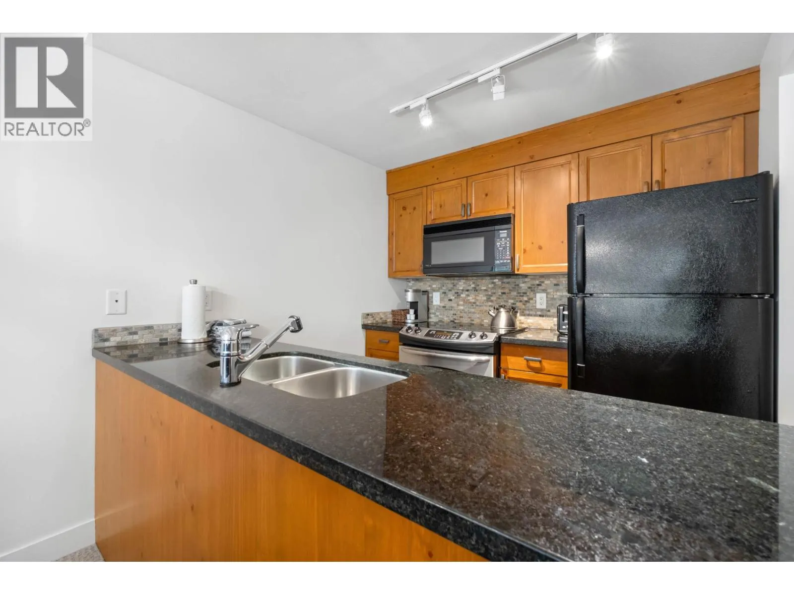 218/219 4573 CHATEAU BOULEVARD