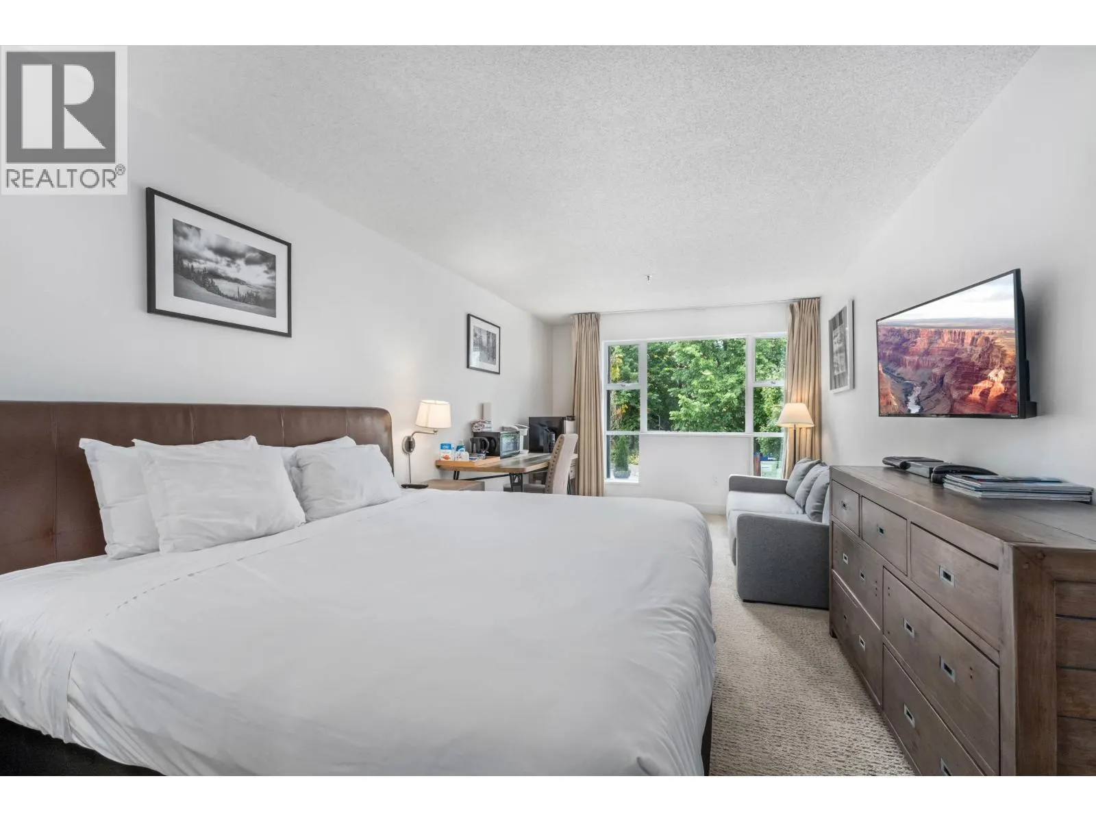 218/219 4573 CHATEAU BOULEVARD