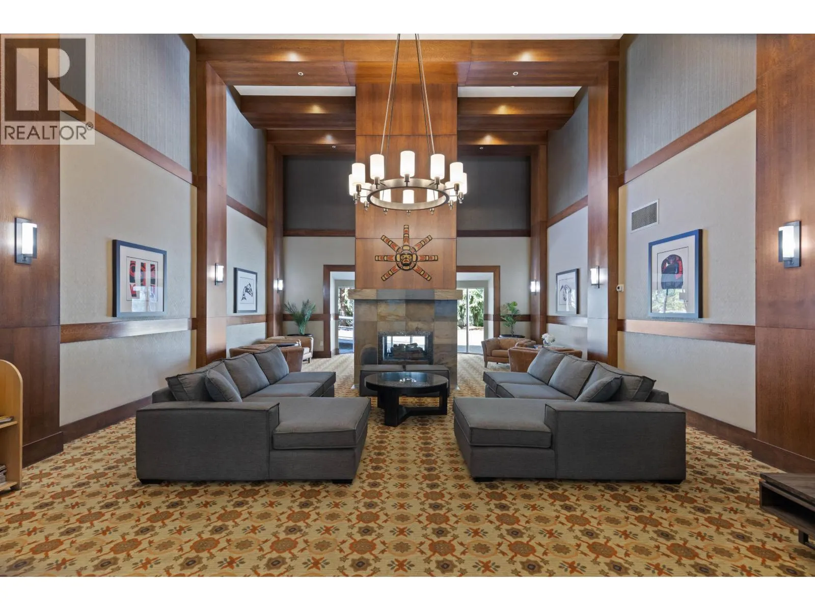 218/219 4573 CHATEAU BOULEVARD