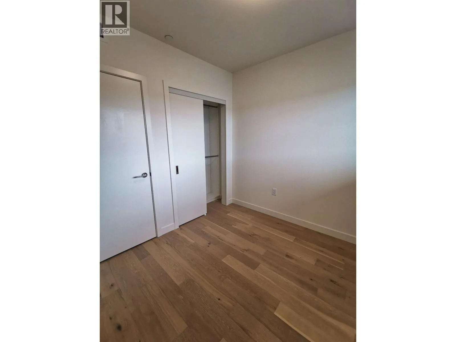PH4 209 E 20TH AVENUE