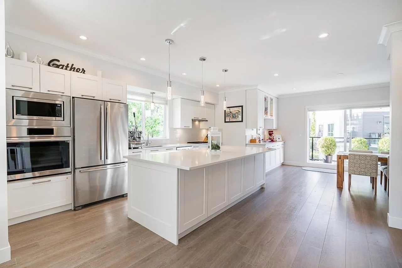 205 2277 OAK MEADOWS DRIVE