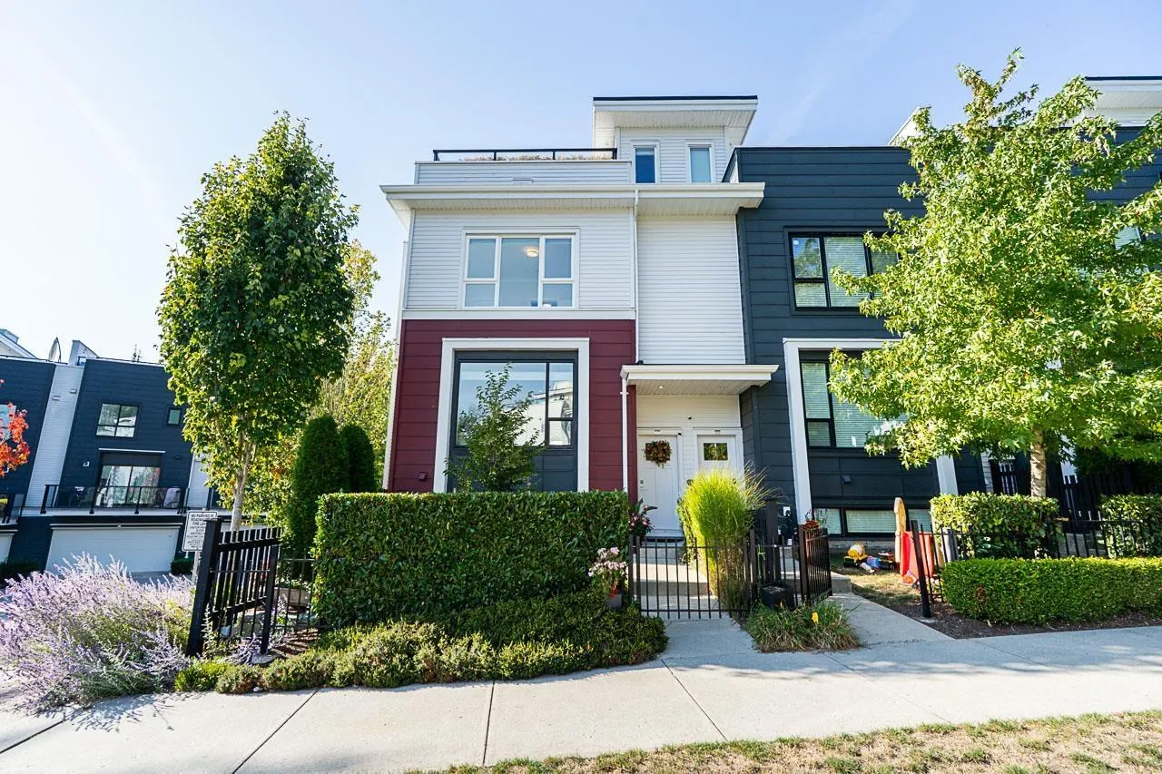 205 2277 OAK MEADOWS DRIVE