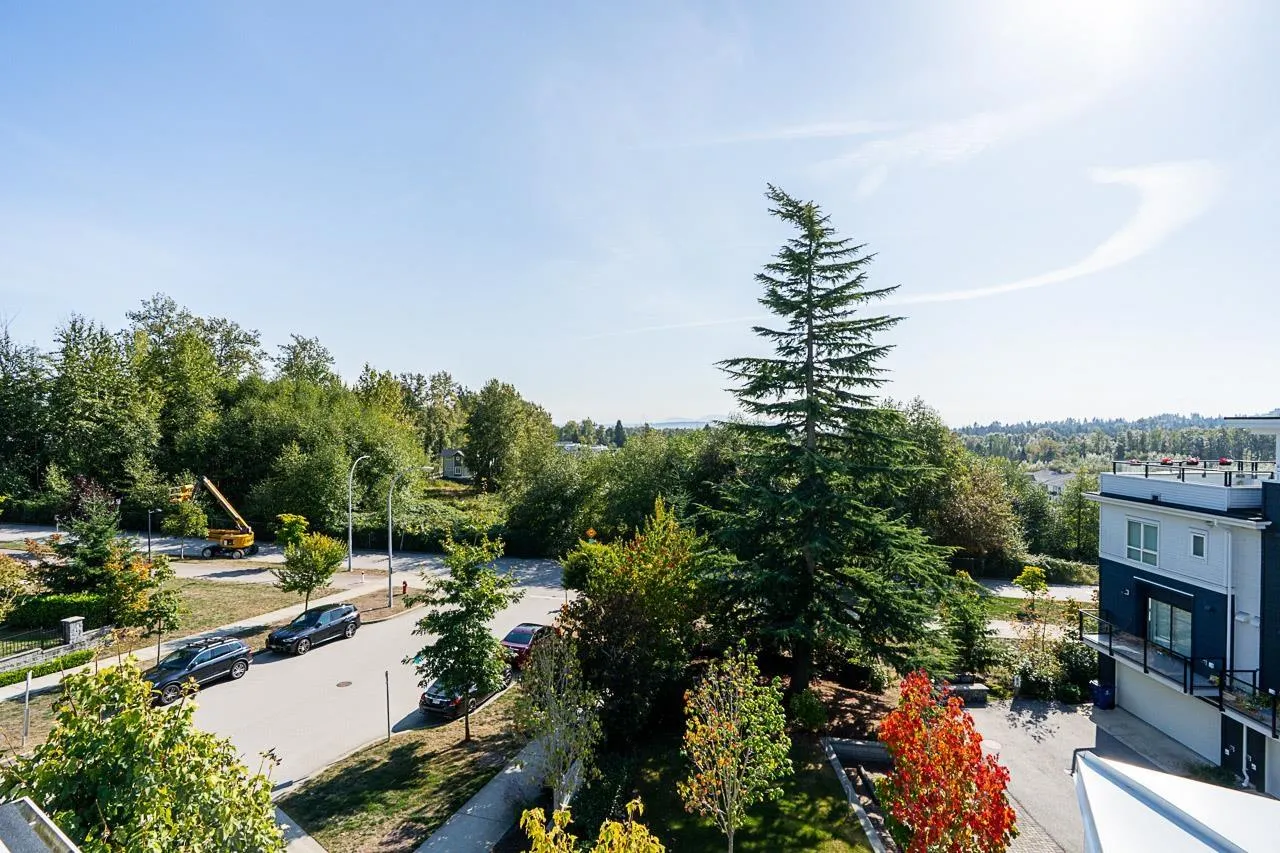 205 2277 OAK MEADOWS DRIVE