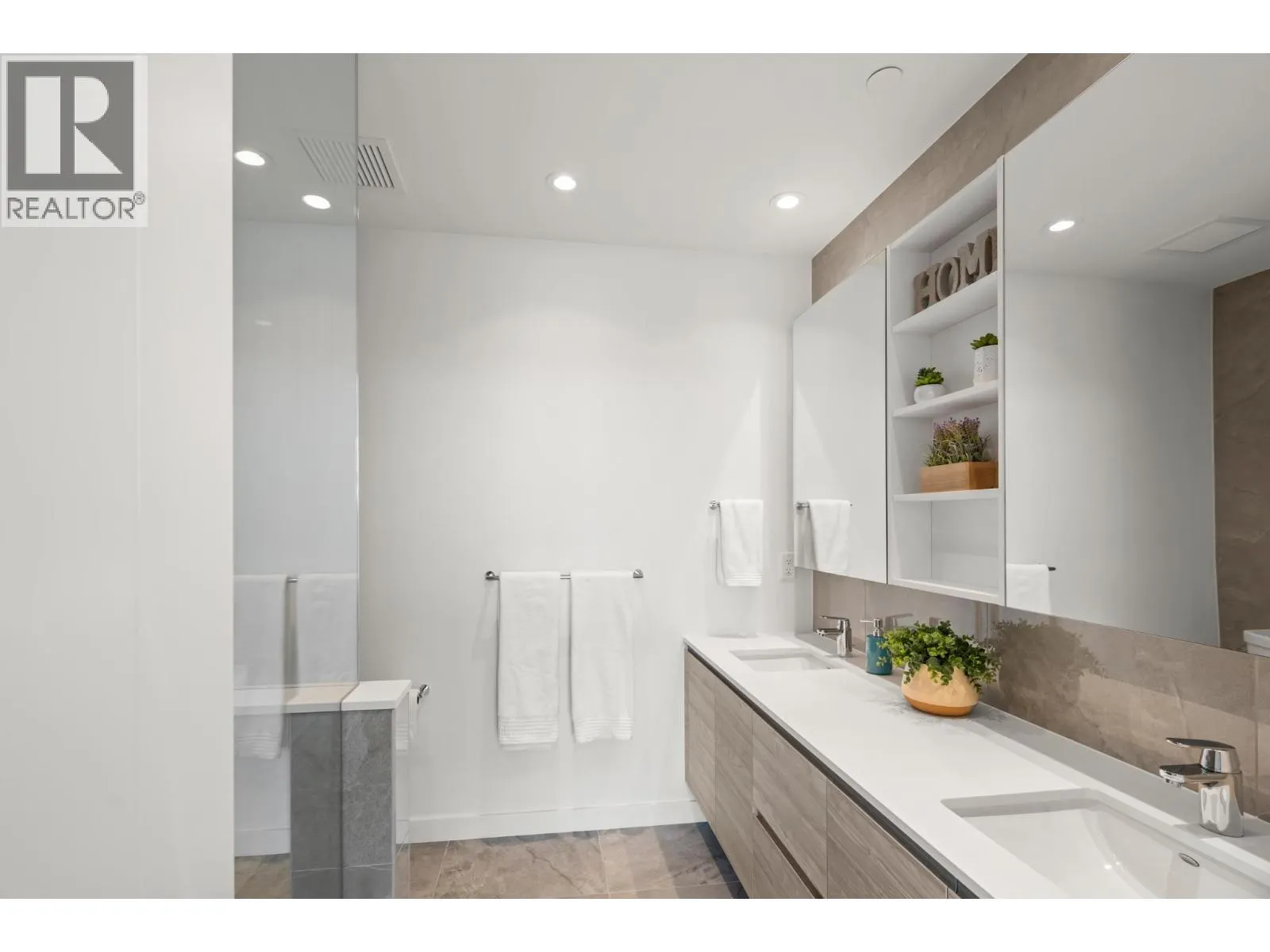 1407 680 QUAYSIDE DRIVE