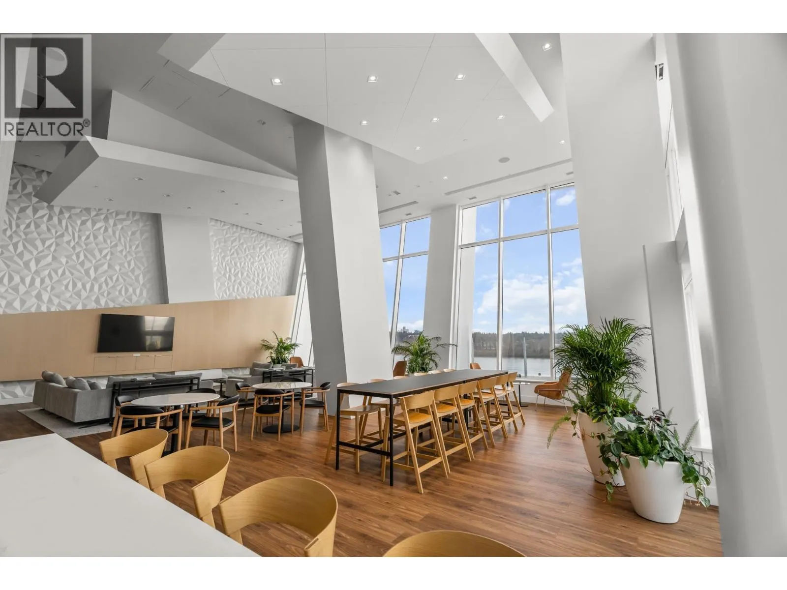 1407 680 QUAYSIDE DRIVE