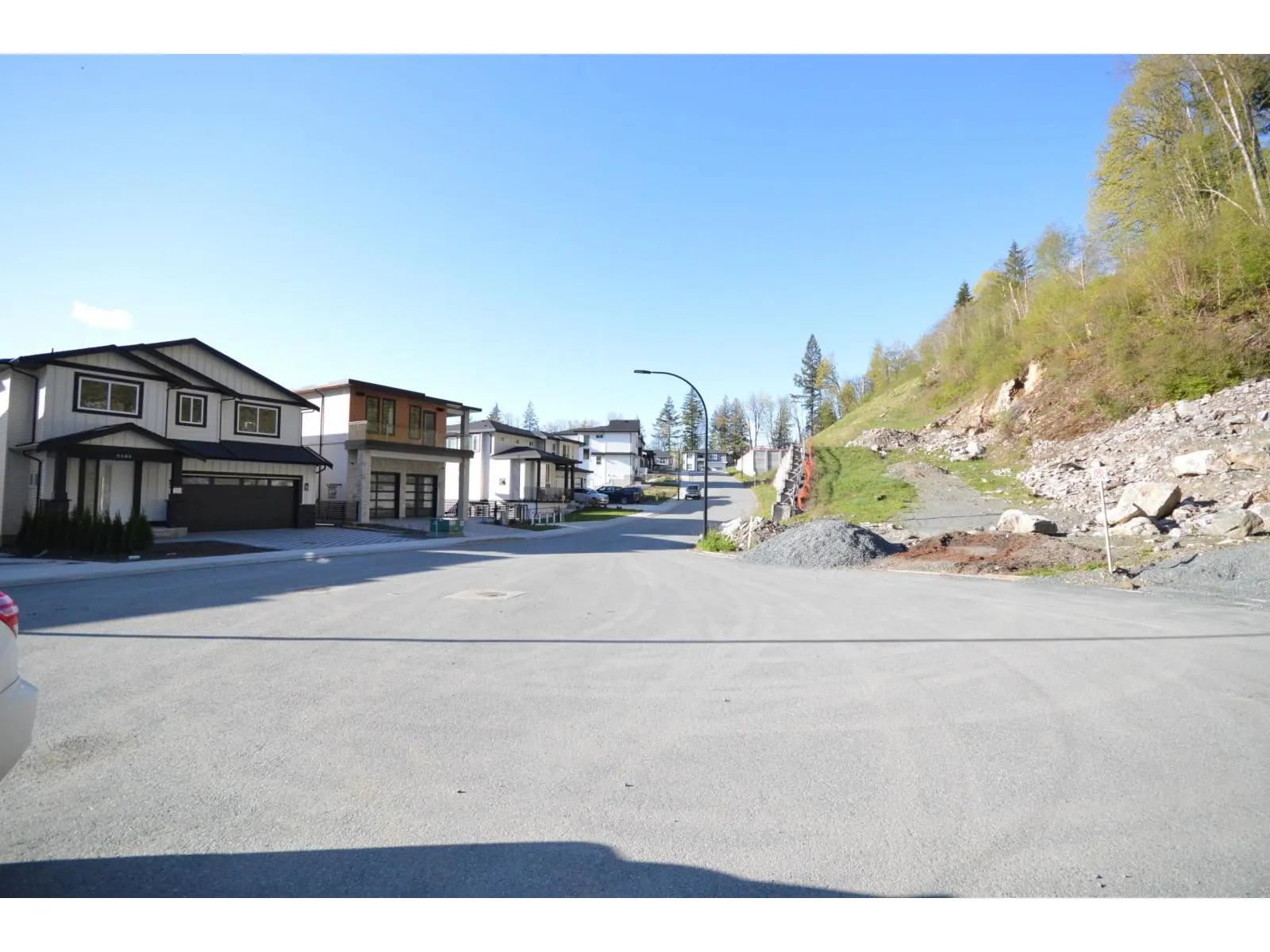 8593 FOREST GATE DRIVE|Eastern Hillsides