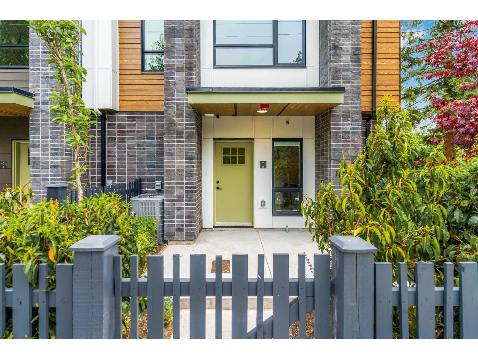 6 7946 204 STREET