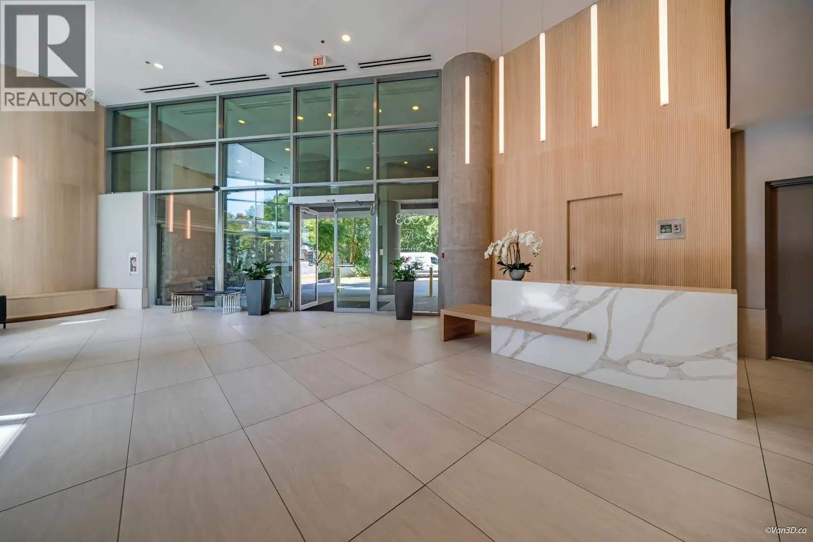 1506 583 BEACH CRESCENT