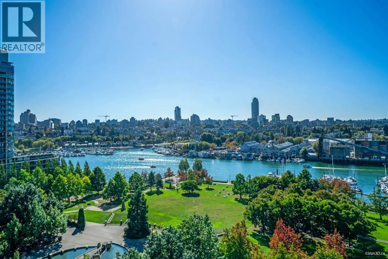 1506 583 BEACH CRESCENT