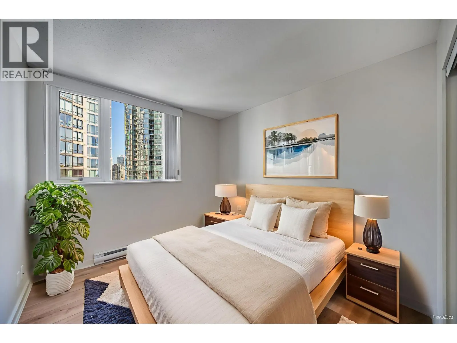 1506 583 BEACH CRESCENT