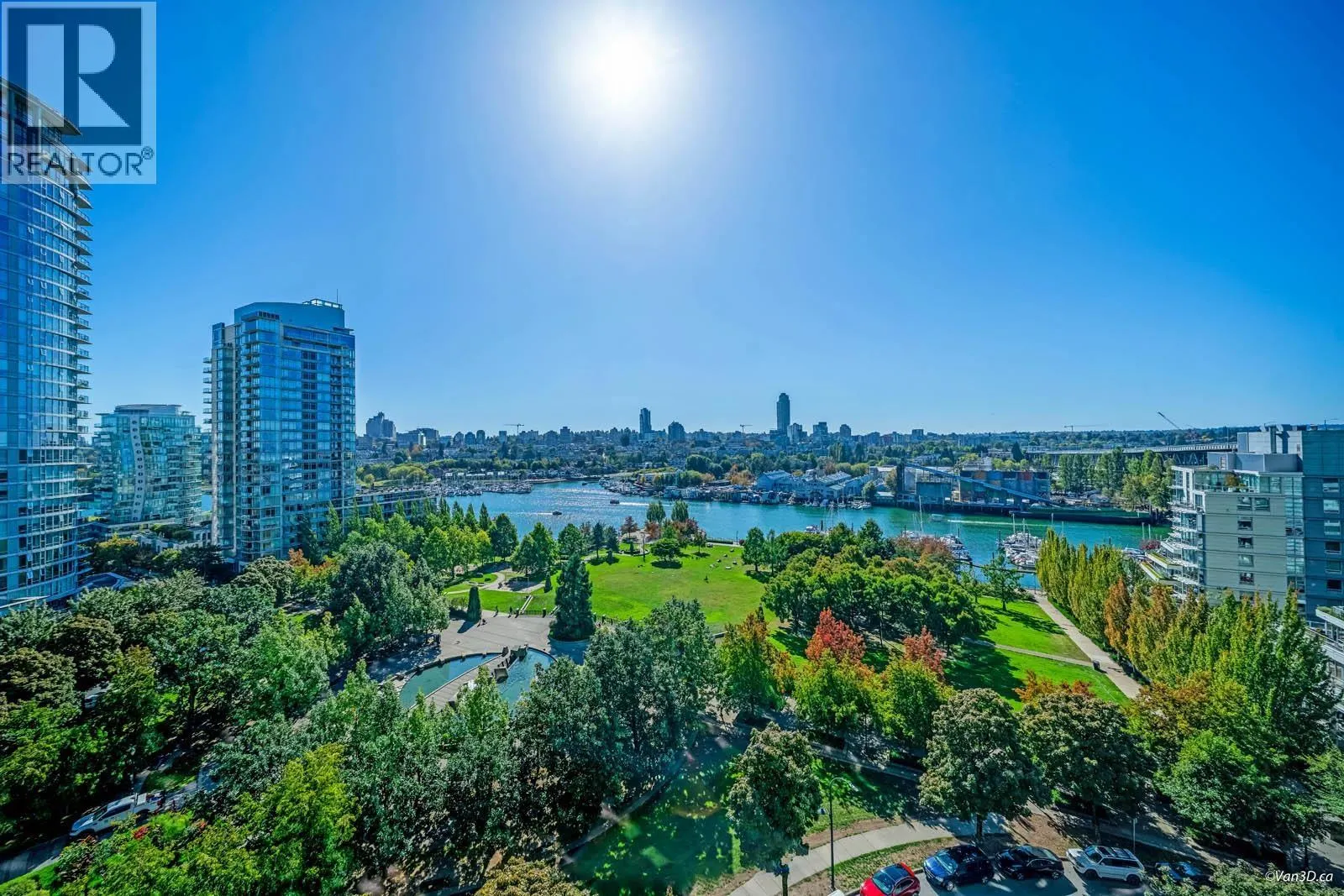 1506 583 BEACH CRESCENT