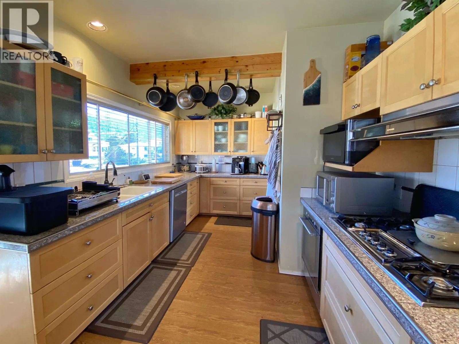 232 W 4TH AVENUE