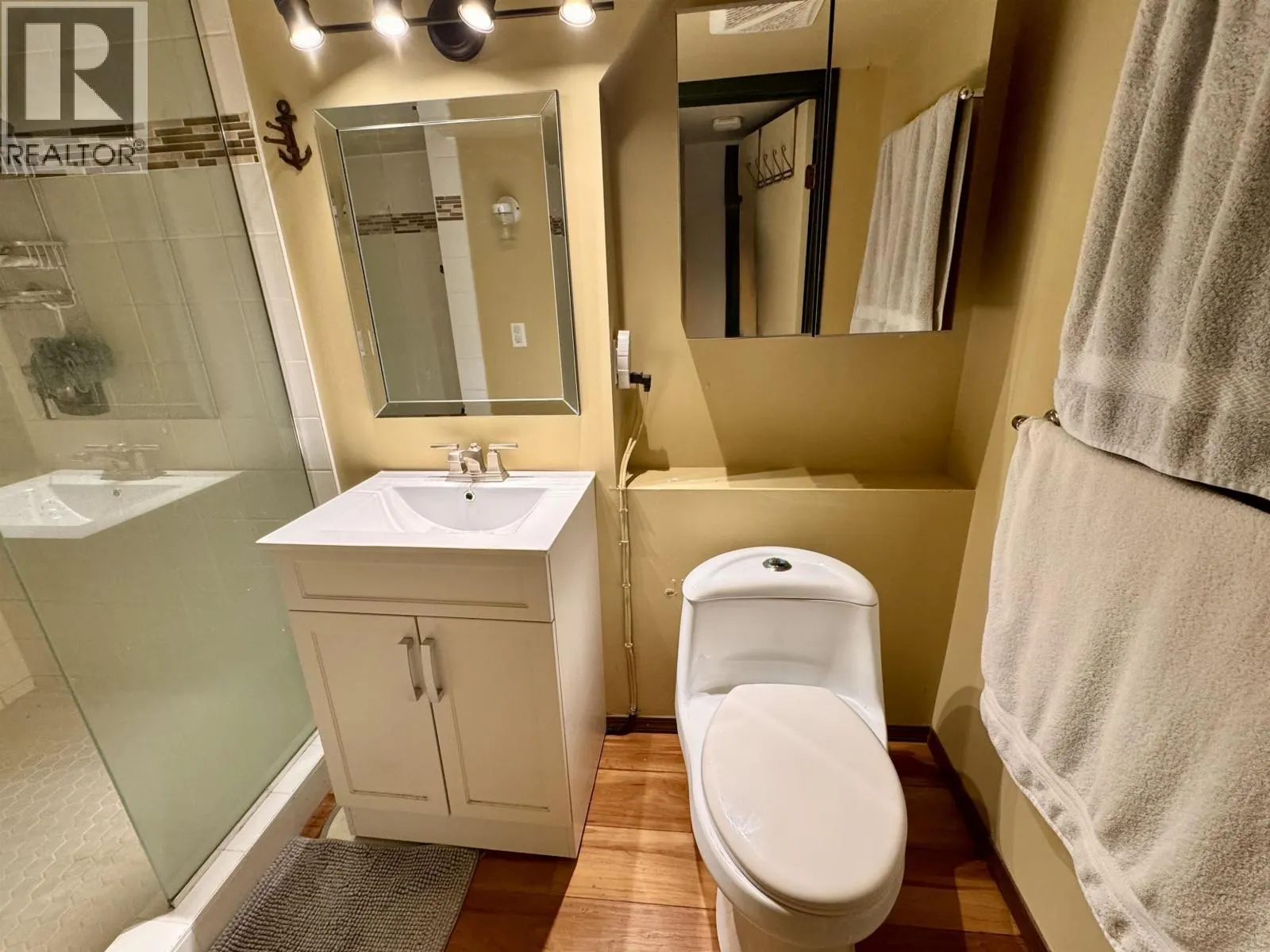 232 W 4TH AVENUE