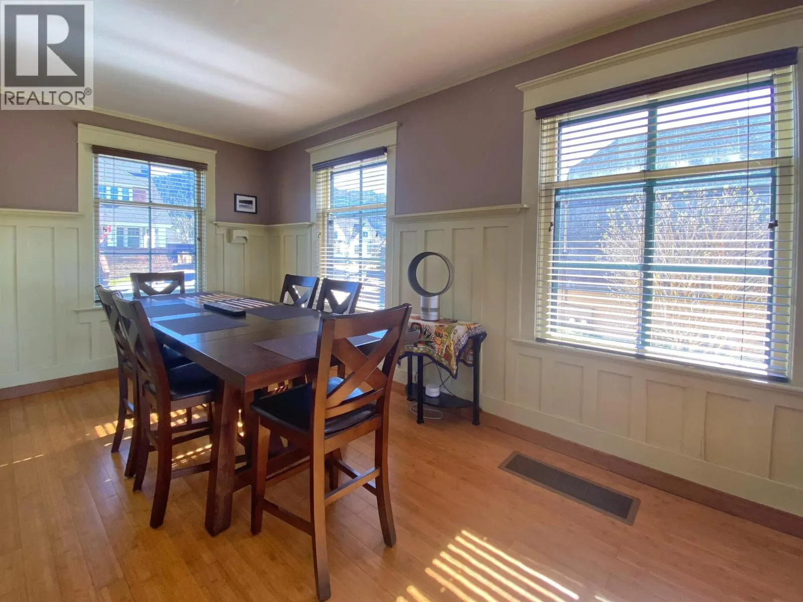 232 W 4TH AVENUE