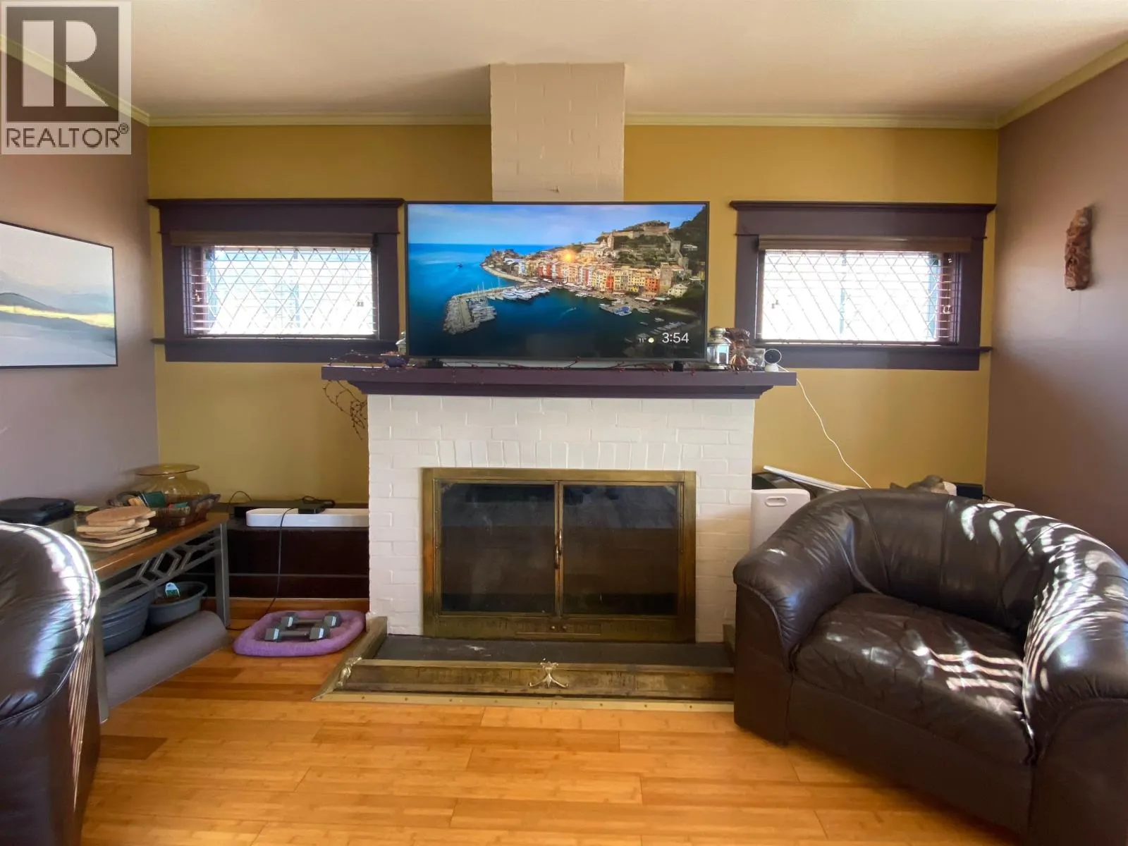 232 W 4TH AVENUE