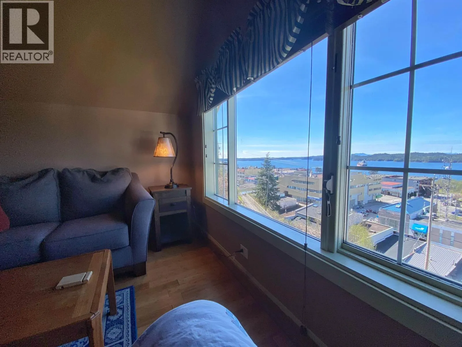 232 W 4TH AVENUE