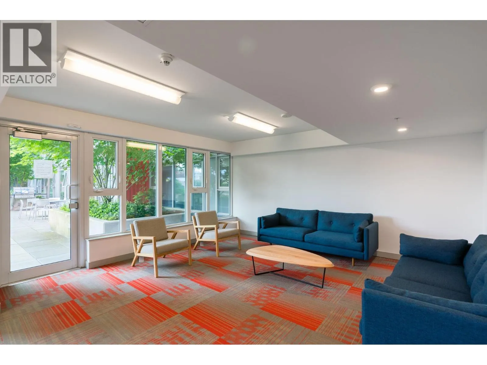 808 933 E HASTINGS STREET