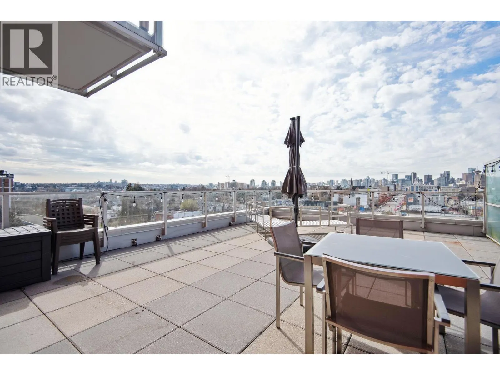 808 933 E HASTINGS STREET