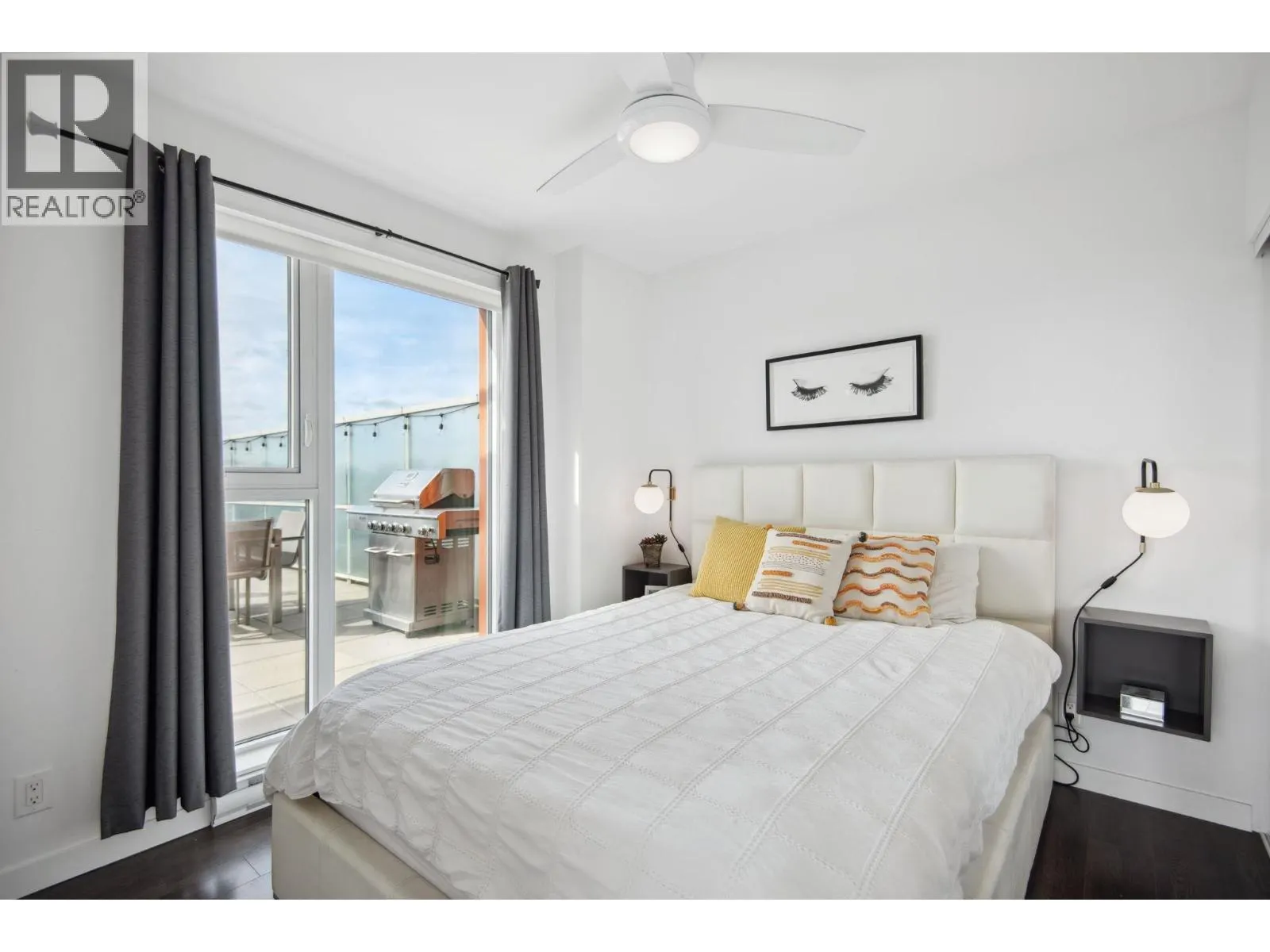 808 933 E HASTINGS STREET