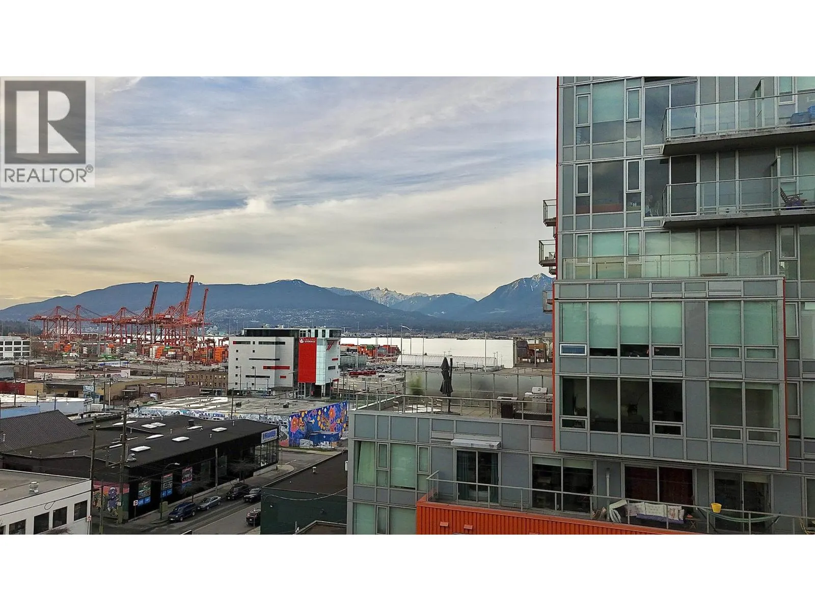 808 933 E HASTINGS STREET