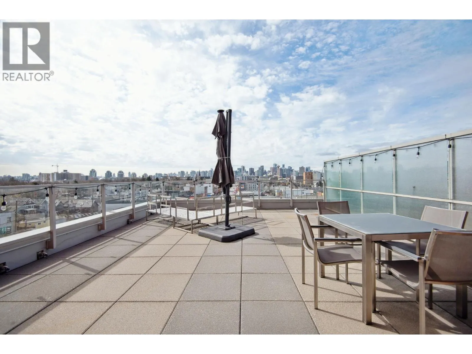 808 933 E HASTINGS STREET