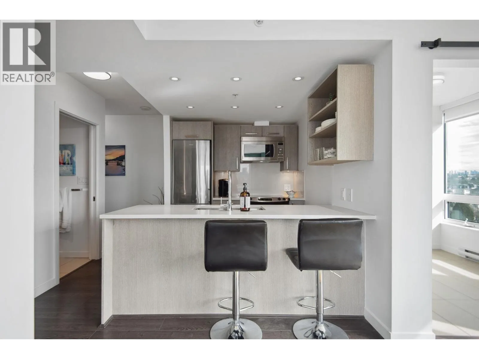 808 933 E HASTINGS STREET