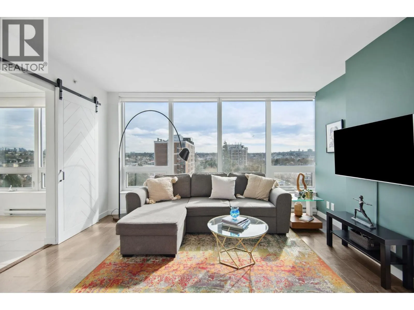 808 933 E HASTINGS STREET