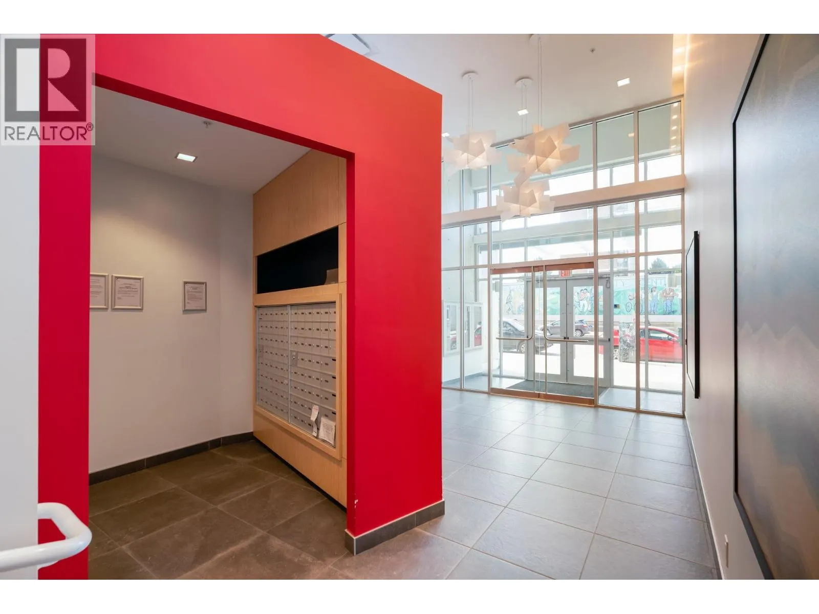 808 933 E HASTINGS STREET