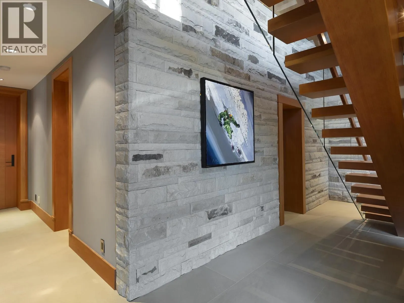 3855 SUNRIDGE COURT