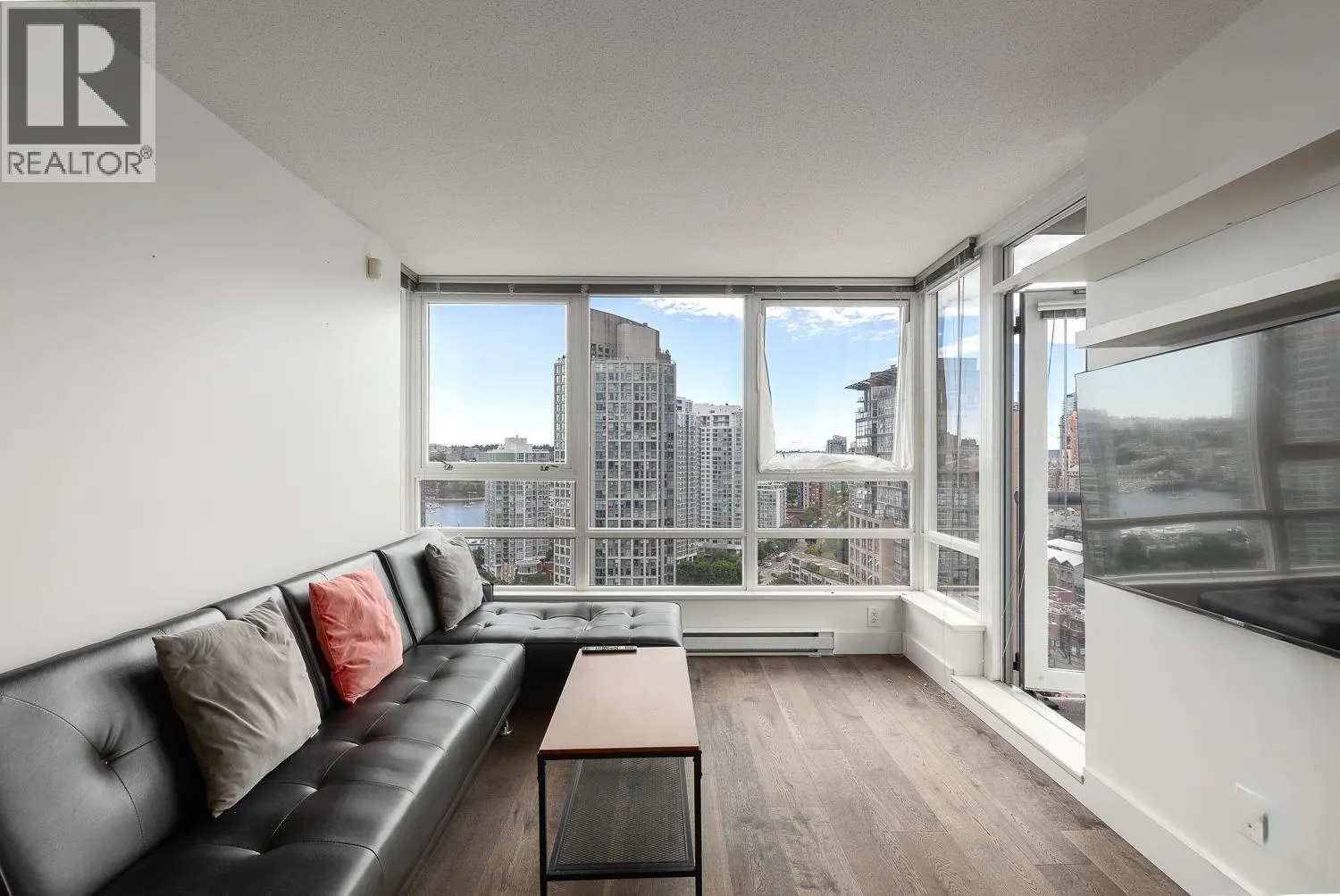 2710 928 BEATTY STREET