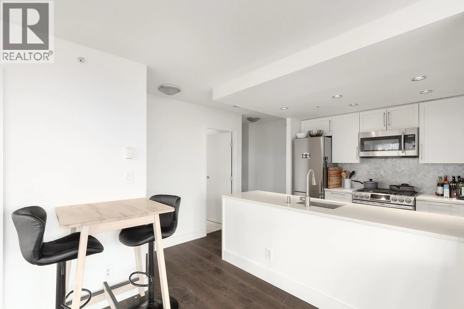 2710 928 BEATTY STREET