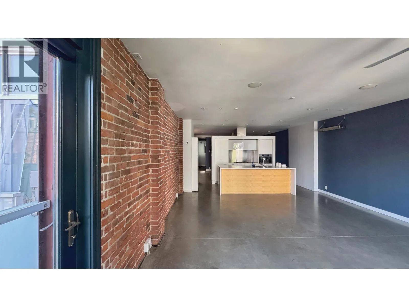 605 53 W HASTINGS STREET